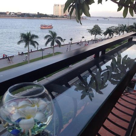 New Season Riverside Hotel Phnom Penh Exterior foto
