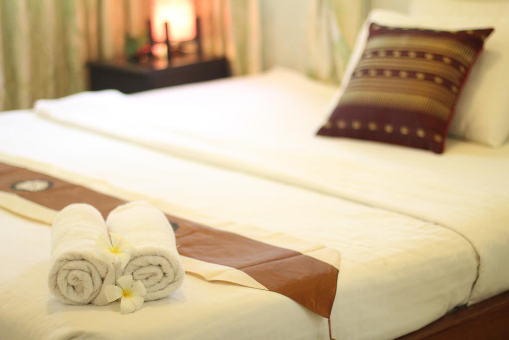 New Season Riverside Hotel Phnom Penh Quarto foto