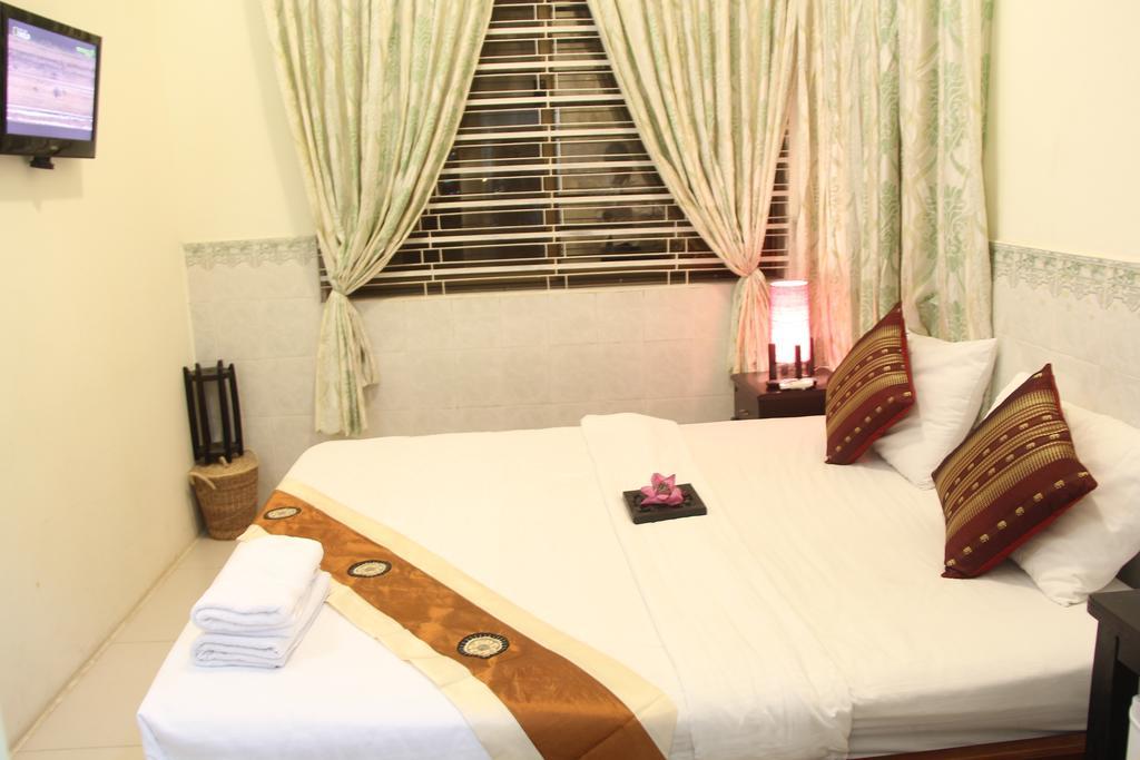 New Season Riverside Hotel Phnom Penh Quarto foto
