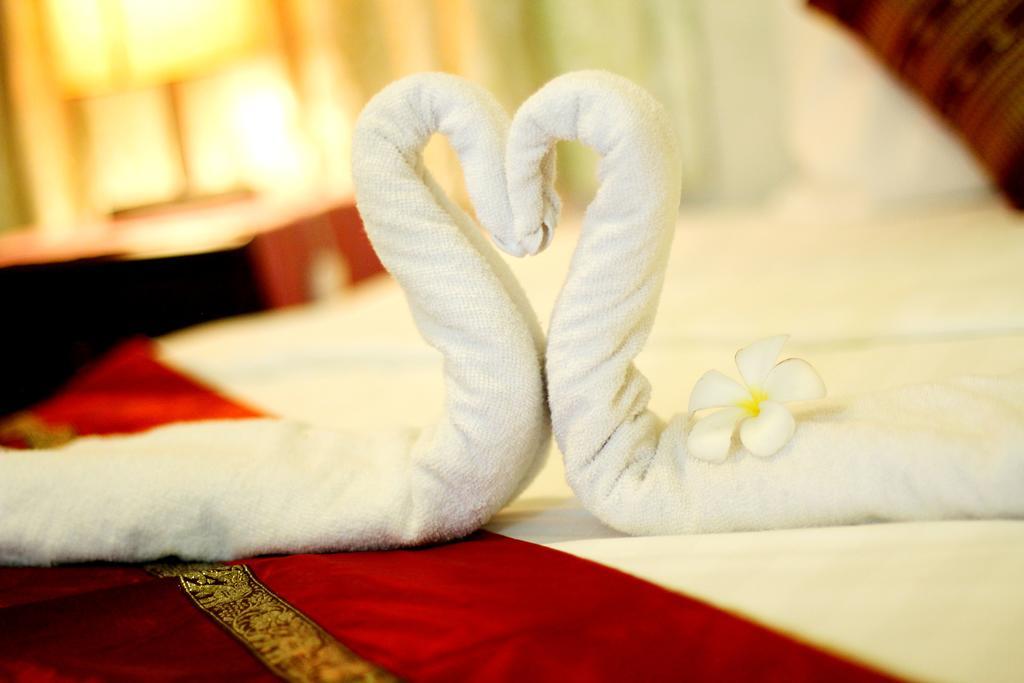 New Season Riverside Hotel Phnom Penh Quarto foto